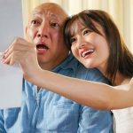 憑依おじさんin藤森里穂 生意気な巨乳女を乗っ取り代わりに彼氏と情交。