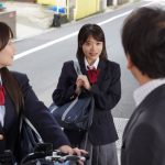 娘の幼馴染J×が出張先ホテルに押し掛け相部屋NTR 二葉エマ