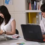 「先輩、一緒に終電逃して私の家泊まりましょ？」会社の巨乳後輩の誘いに乗ったらあざと可愛いすっぴんとモチモチの無防備おっぱいに僕は理性が吹っ飛び… 村上悠華