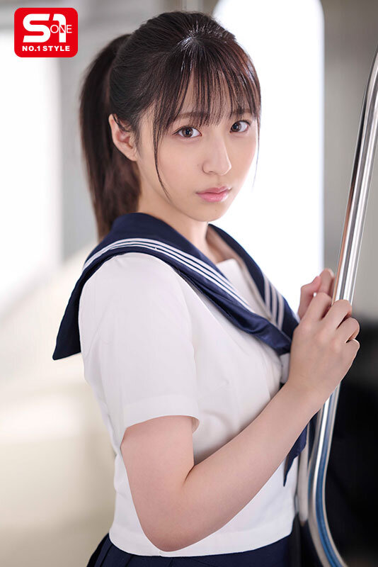 この女子学生、純粋そうに見えて中年教師に恋し、痴●師（他人）にも即沼る。 新木希空