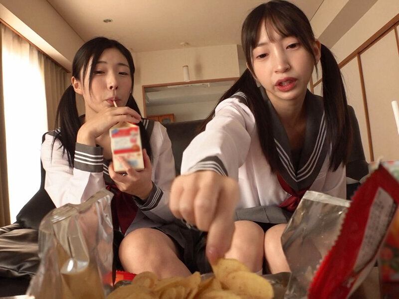 妹が友達を連れてウチに泊まりにきた!両親が居ない間によだれ飲まされ続け、モノの見事にM堕ちメスイキまでさせられてしまった 皆月ひかる/冬愛ことね