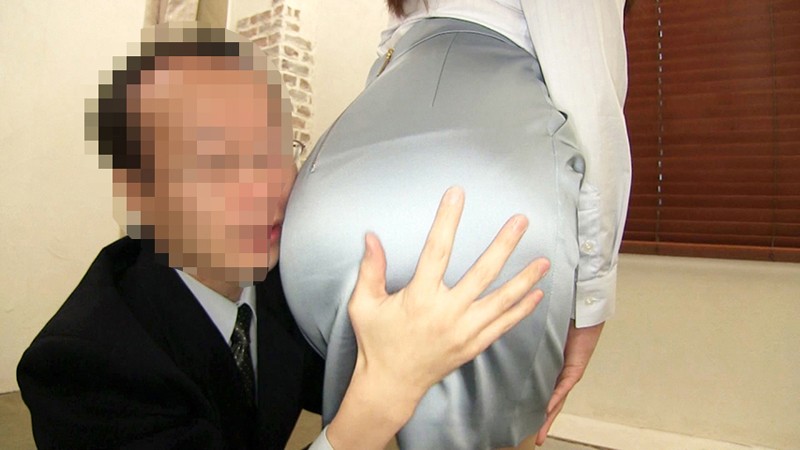 痴●オークションにかけられた女 私を落札して下さい、そしてスカートを汚して下さい 荻野舞