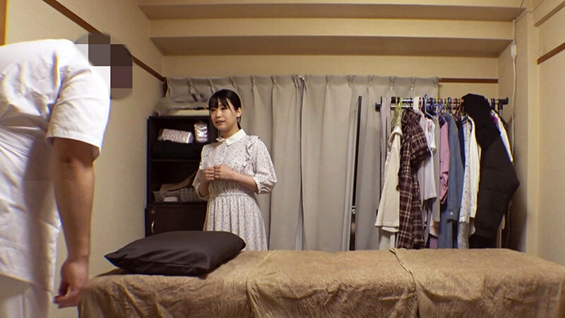 媚薬オイルマッサージ 痴●盗撮&中出し素人娘VOL.58 超強力媚薬を配合したマッサージオイルを施術中に知らずに塗りこまれたオンナは、身体の火照りに驚き、チ〇ポを欲しがる自分に戸惑い、垂れ出したマン汁に恥ずかしがりながらも生ハメ中出しまで欲してしまう!