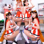 着ぐるみバイトはエッロいチアガールと楽屋が一緒！しかもカワイイ着ぐるみで油断したのか目の前で生着替え！脱ぐのを忘れてガン見でフル勃起！2