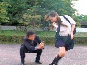 THE 襲撃 野外 素人美女に突然イタズラ襲撃!!