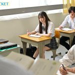 仕事終わり制服リフレを呼んだら自分の教え子が…。 お互い弱みを握った教師と生徒の背徳的でイケナイ関係 佐々木さき