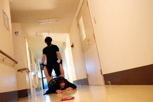 ネズミ講式非道の連鎖！下校中のお嬢様学校の女子○生！巻き添えレ●プ！ 4「自分だけ不幸だと明日から学校行けないよね？嫌いな子をもっと酷い目に合わせちゃいなよ？」と、表面上は仲良しだけど、心の底ではクソ嫌いな‘自称親友’を呼び出させ首絞め！鬼イラマ！…