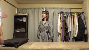 媚薬オイルマッサージ 痴●盗撮＆中出し素人娘VOL.64 超強力媚薬を配合したマッサージオイルを施術中に知らずに塗りこまれたオンナは、身体の火照りに驚き、チ〇ポを欲しがる自分に戸惑い、垂れ出したマン汁に恥ずかしがりながらも生ハメ中出しまで欲してしまう！