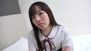 泣き叫んでも感じてしまう制服女子ちゃんにおじさんが上下の口に中出し