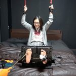 「くすぐりグローブ＋ローションで足が無くなるくらいくすぐったいと叫ぶ真冬ちゃんの足枷くすぐり！」わかしラボ WAKA-068 雪奈真冬 3