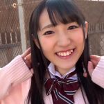 あどけない笑顔の幼い制服女子の淫乱な姿！