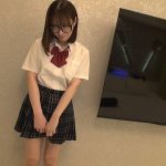 普段道の端っこを歩いてそうな地味メガネ！バイト先の店長とのハメ撮りで靴下履いたままビクビク体を震わせ何度もイキ狂い！ 天馬ゆい