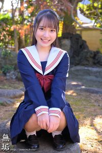 性欲の溢れたエロ過ぎ制服美少女が汗だくになって男を貪る絶倫性交 咲月ひな