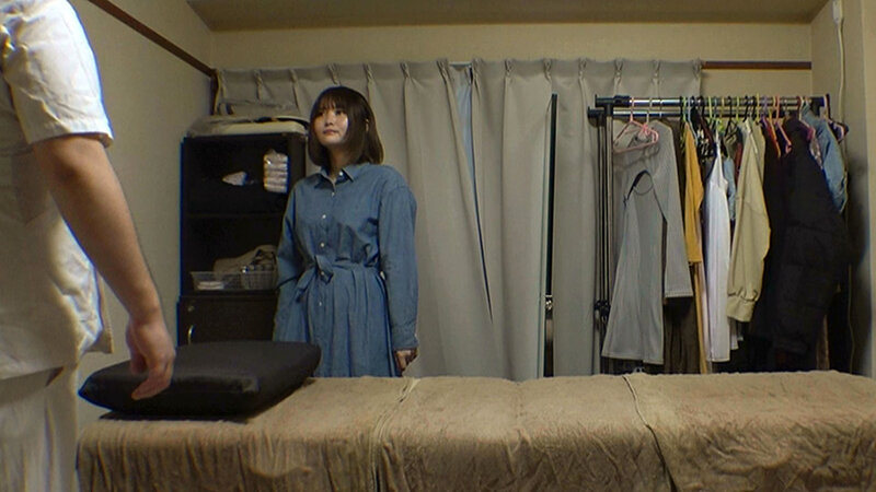 媚薬オイルマッサージ 痴●盗撮&中出し素人娘VOL.73 超強力媚薬を配合したマッサージオイルを施術中に知らずに塗りこまれたオンナは、身体の火照りに驚き、チ〇ポを欲しがる自分に戸惑い、垂れ出したマン汁に恥ずかしがりながらも生ハメ中出しまで欲してしまう!